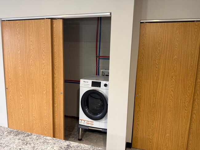 Building Photo - Szkola Flats