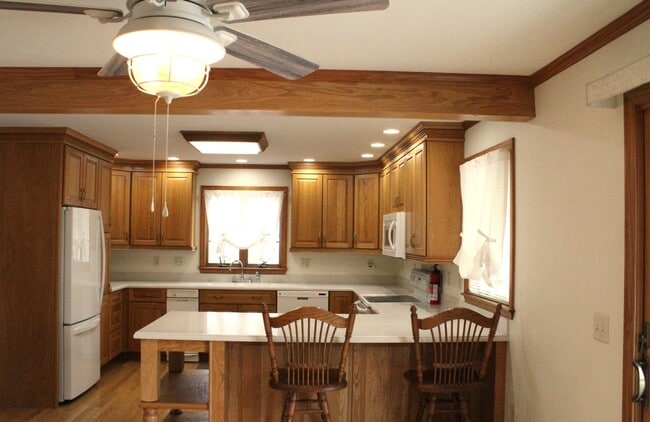 Building Photo - 1878 Riverside Dr