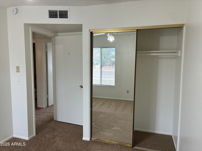 Building Photo - 4831 W Juniper Ave