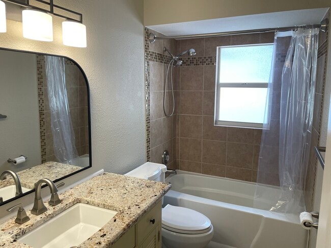 Building Photo - 8504 43rd Ave Dr W