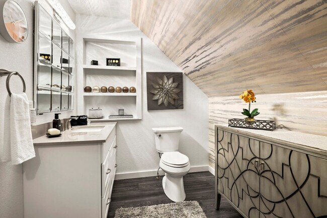 Building Photo - 211 Lakeshore Dr