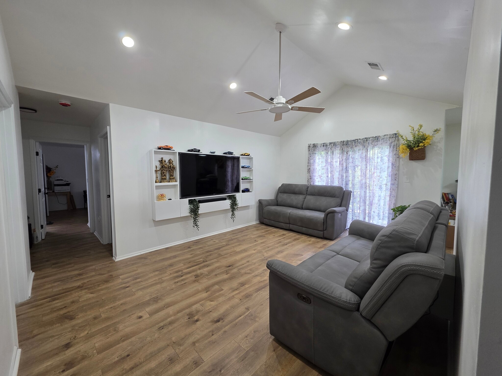 Building Photo - 1702 Cypress Ln