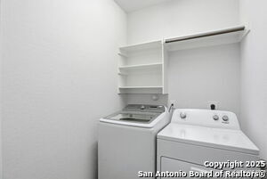 Building Photo - 204 Tiltwood Ct