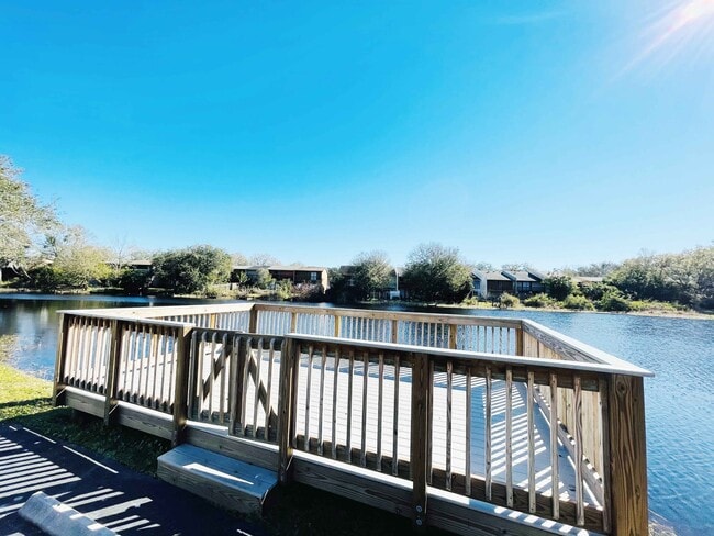 Building Photo - 7009 Waterside Dr