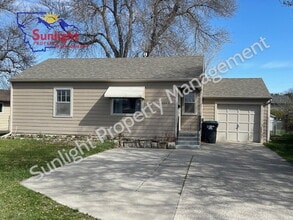 Building Photo - "Charming 2-Bed Home with Gleaming Hardwood Floors in Billings, MT!"