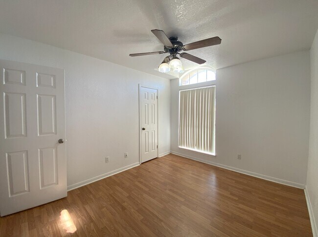 Building Photo - 1303 Falcon Trl