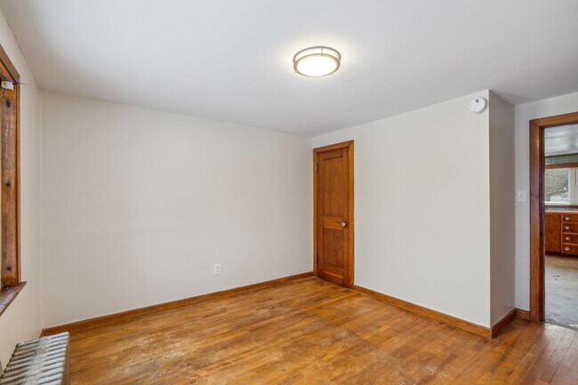 Building Photo - 254 S Main St