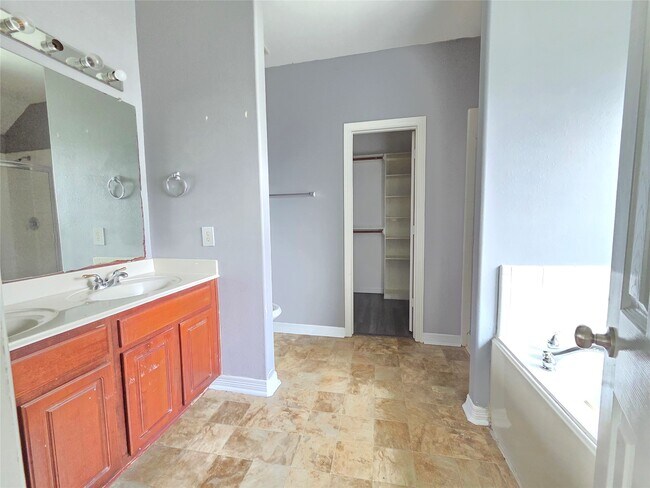 Building Photo - 12015 Rosecroft Dr