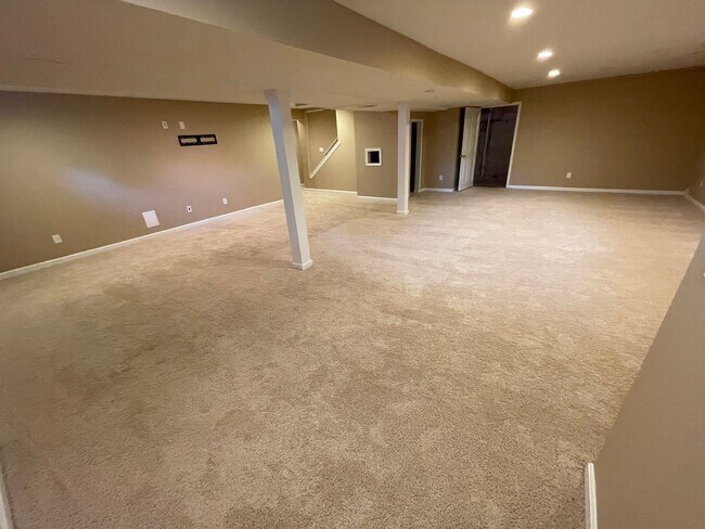 Building Photo - 321 Arlington Meadows Dr