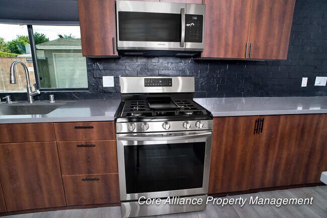 Building Photo - 20422 Schoenborn St