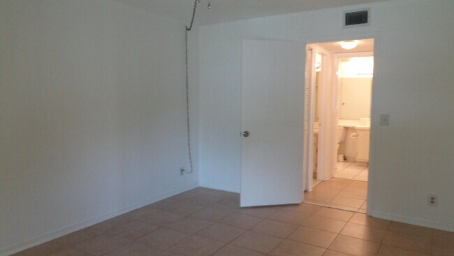 Building Photo - 5883 La Paseos Dr