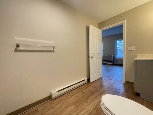 Building Photo - 463 Beech St