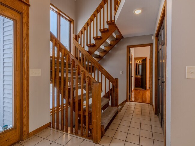 Building Photo - 2630 Glencairin Dr NW