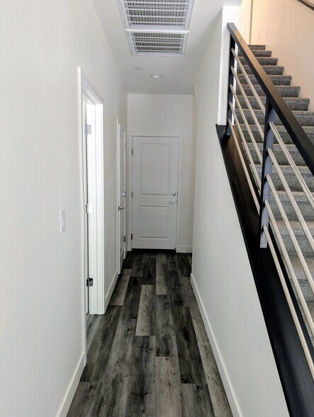 Building Photo - 1157 Blossom Point St