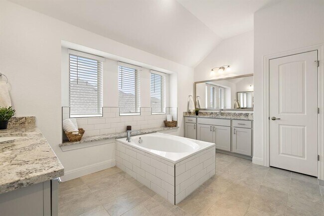 Building Photo - 2901 Oak Chase Cv