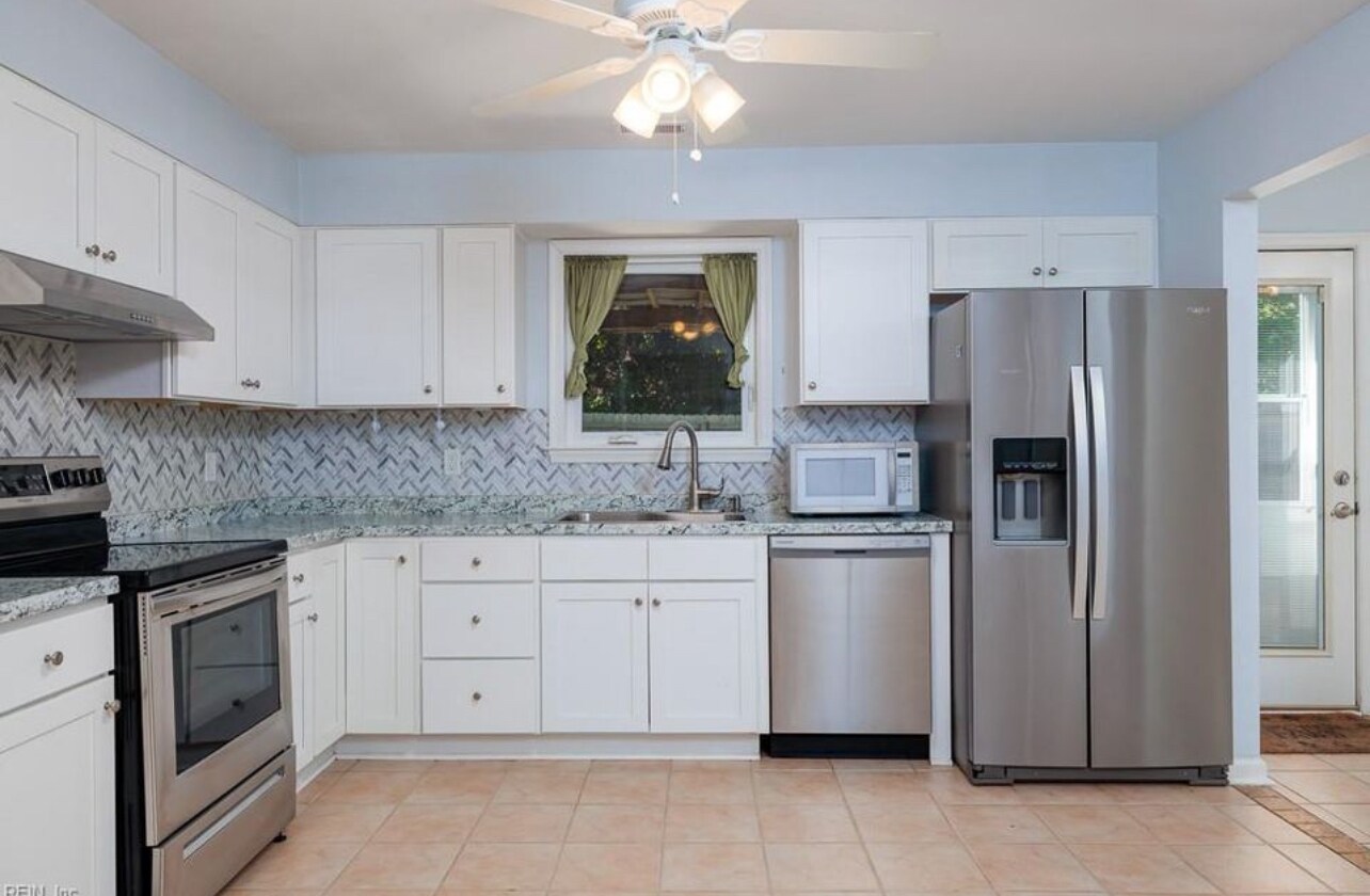 Building Photo - 1307 Eaglewood Dr