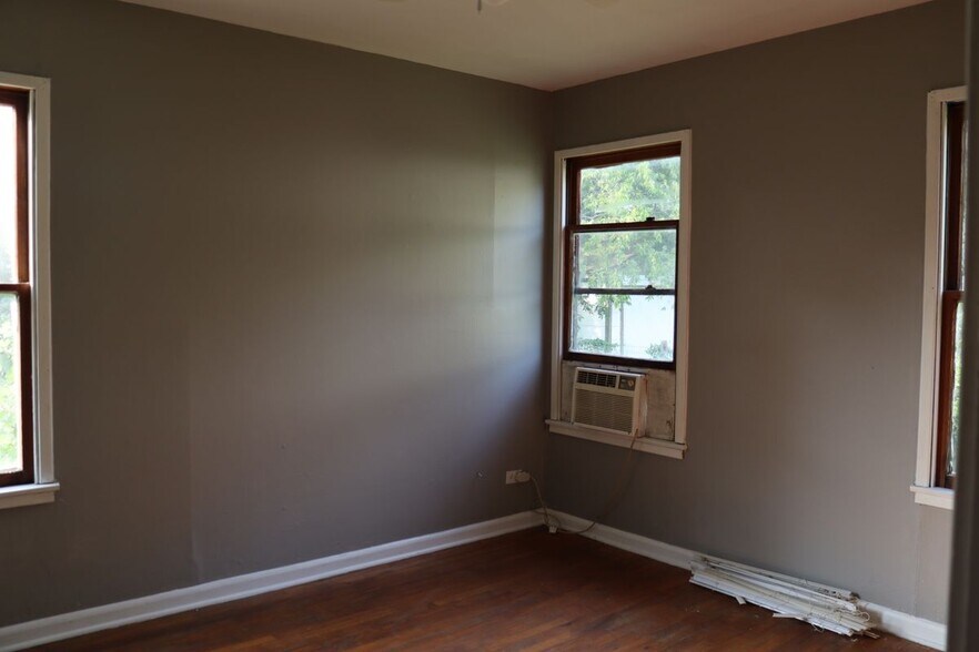 Building Photo - 203 Brooks Ave