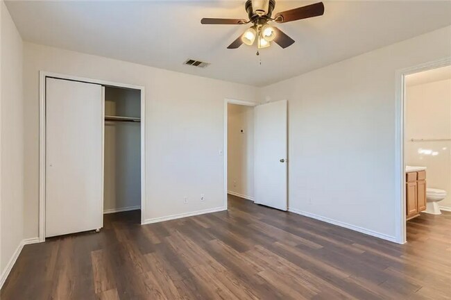 Building Photo - 15104 Sabal Palm Rd