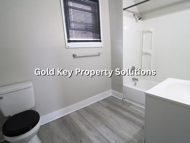 Building Photo - 1413 Walnut St