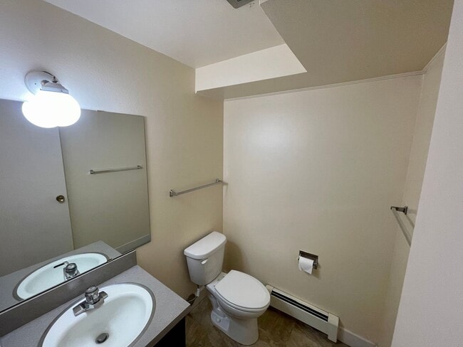 Building Photo - Beautiful Two-story, 3 Bed, 1.5 Bath Condo 1/2 Mile from CSU!