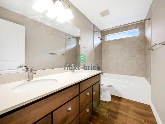 Building Photo - 4 BED AND 2.5 BATH SINGLE FAMILY HOUSE FOR...