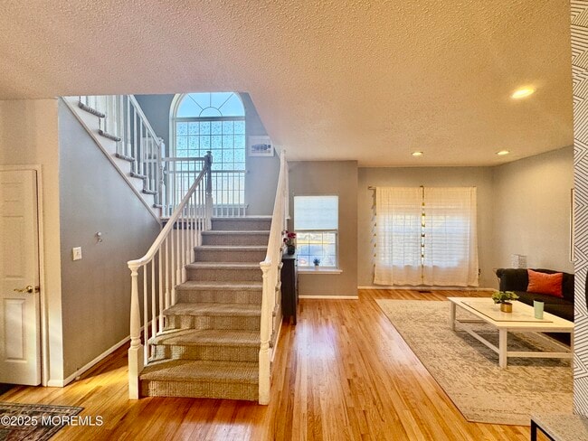 Building Photo - 113 Richmond Ct N