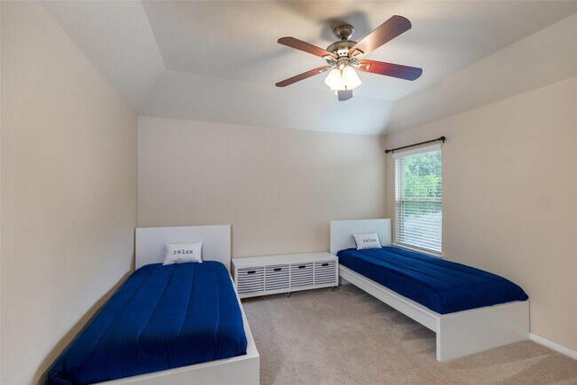 Building Photo - 23 Vesuvius Ln