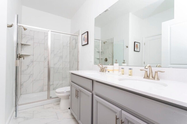 Building Photo - 9202 Sommerset Hills Dr
