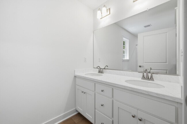 Building Photo - 21169 Baileys Ln