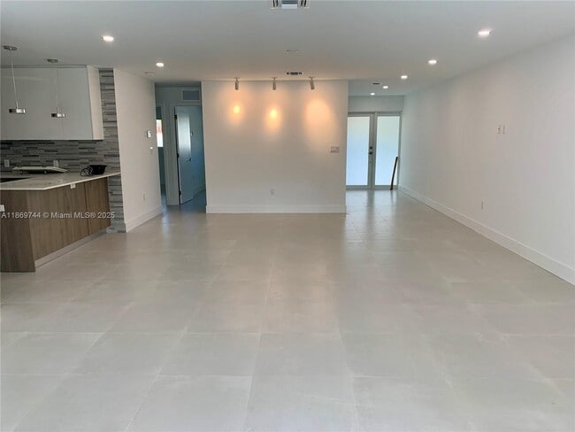 Building Photo - 8230 SW 81st Ct