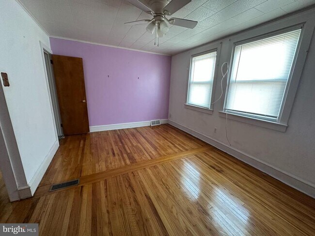 Building Photo - 4327 H St