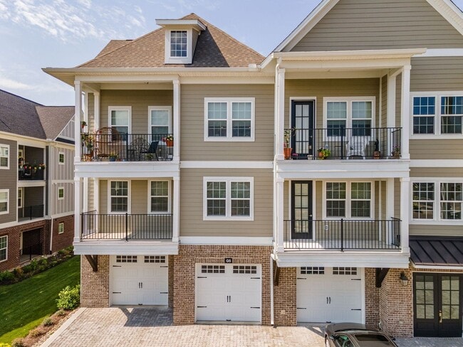 Building Photo - 4000 Shadow Green Dr