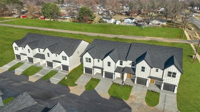 Building Photo - 1718 Cuppett Cir