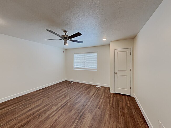 Building Photo - 1389 E Perelle Lane