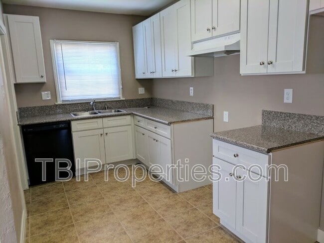 Building Photo - 863 W Campus Way