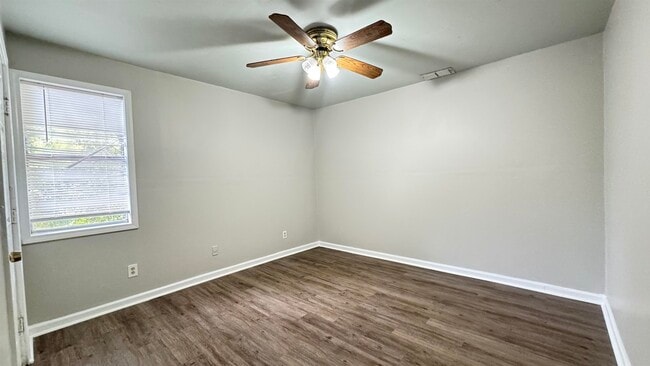 Building Photo - 500 Willow Ave