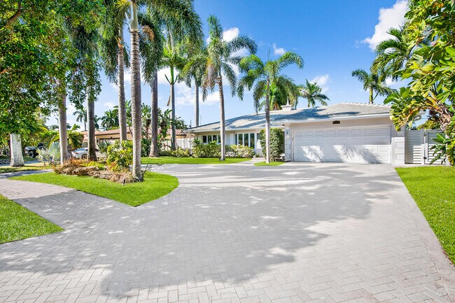 Building Photo - 4761 Bayview Dr