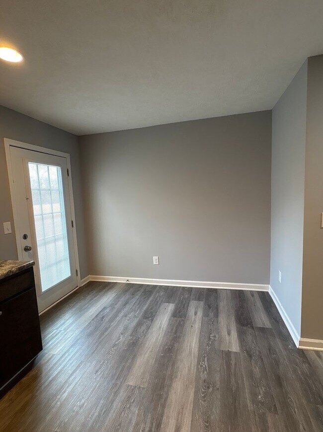 Building Photo - 315 Davis St