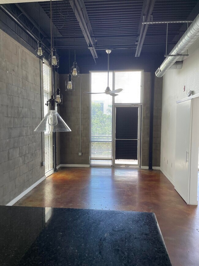 Primary Photo - 420 N Adams St