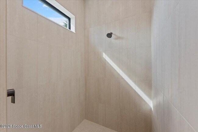 Building Photo - 447 Hancock St