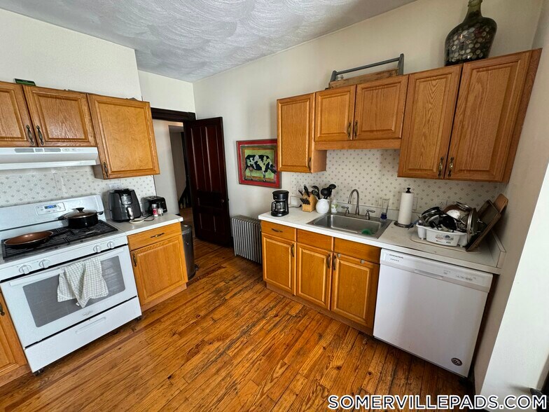 Building Photo - 211 Holland St