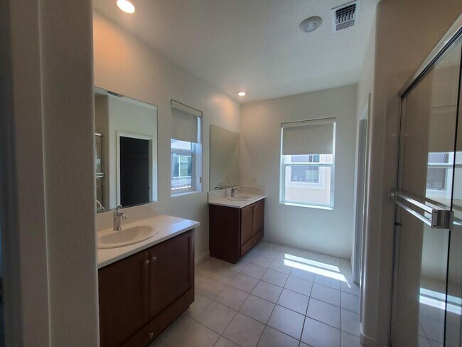 Building Photo - 3619 Silver Pine Ln