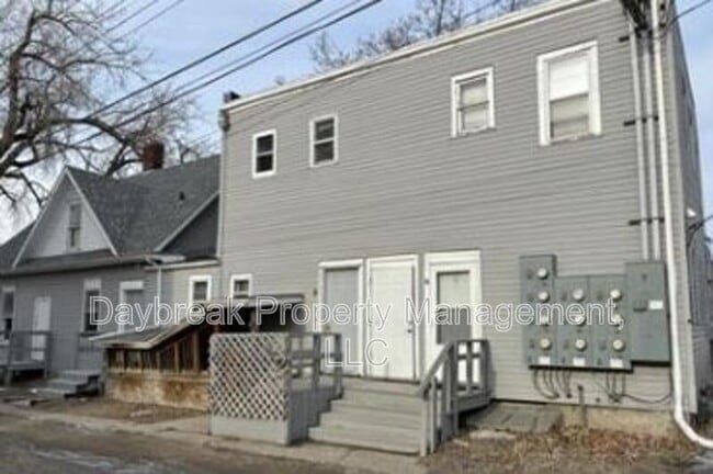 Building Photo - 6 11th St S