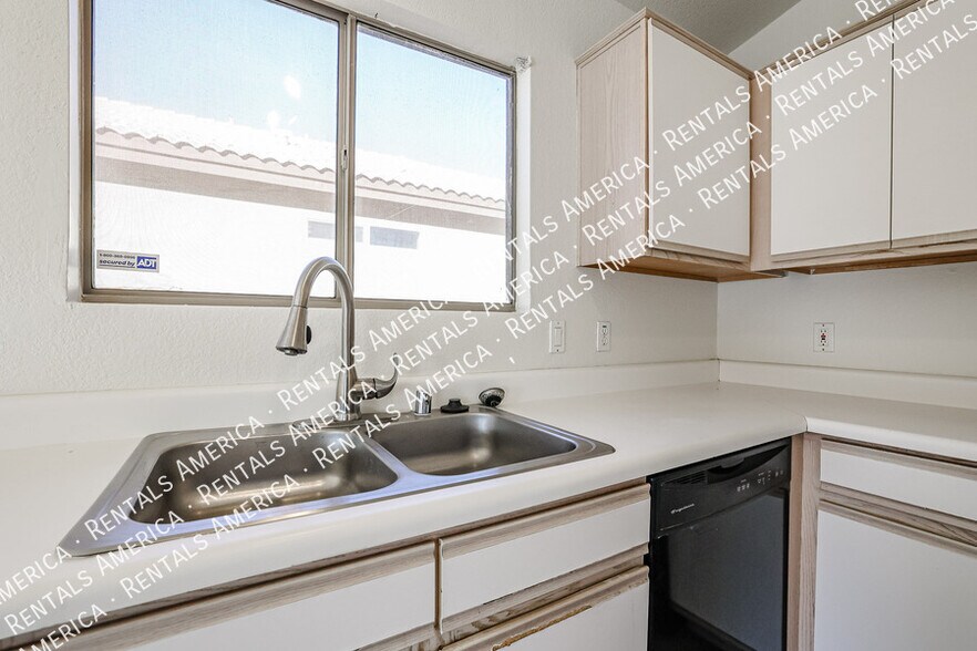 Building Photo - 9067 W Yale St
