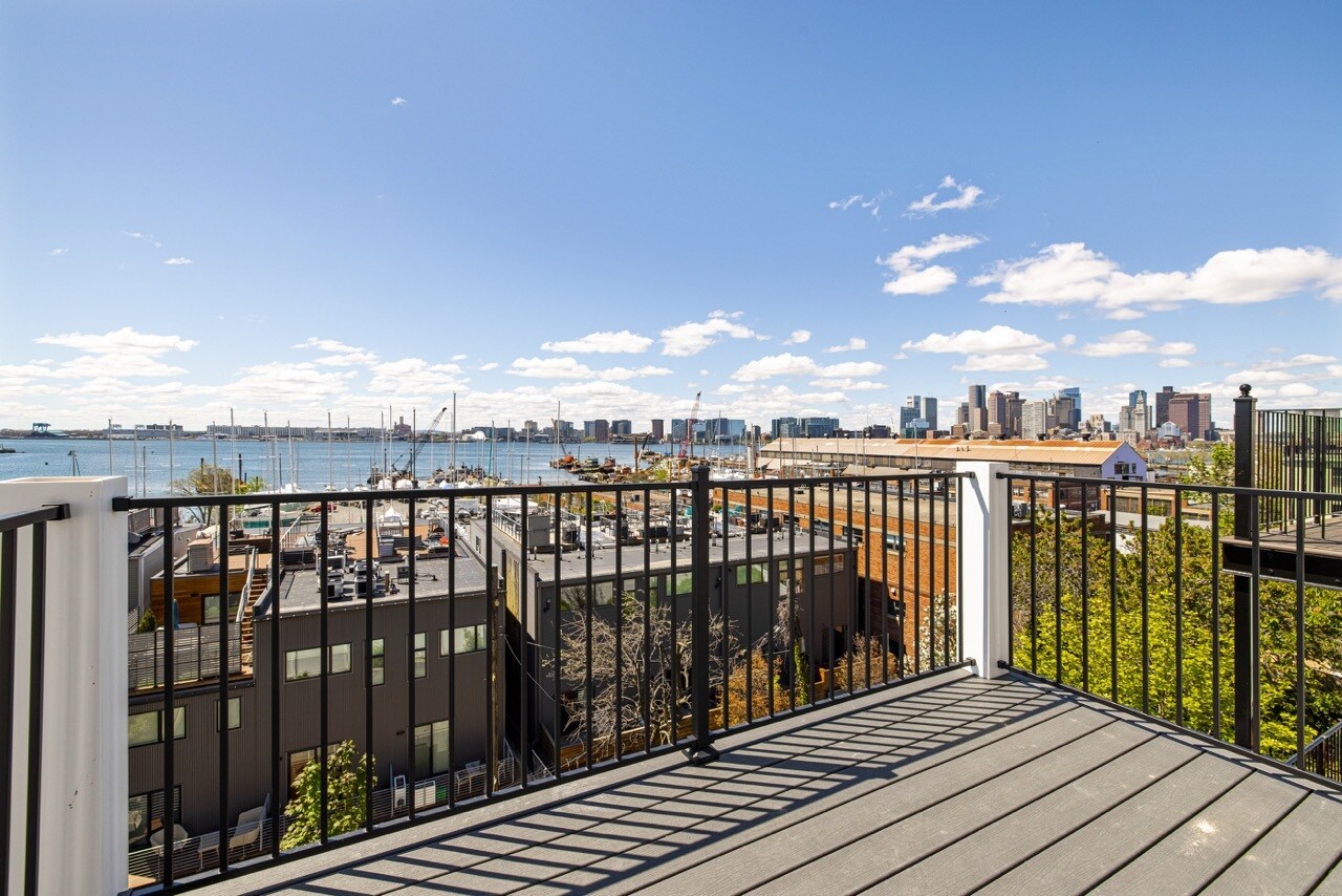 Building Photo - 275 Webster St