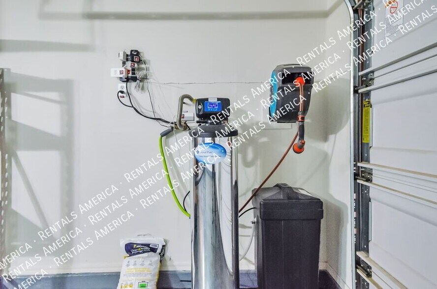 Building Photo - 219 W Calle Patio Lindo