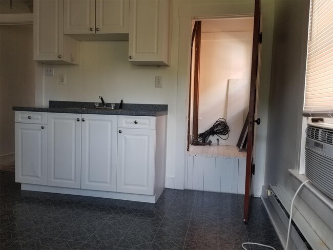 Primary Photo - 211 W 5th St