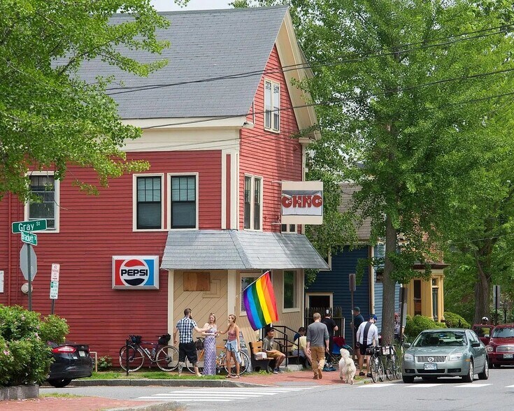 Building Photo - 2 Summer St