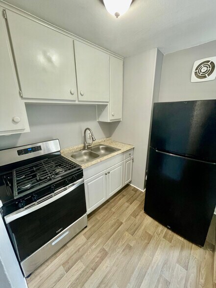 Building Photo - 1 Macnaughton Ave