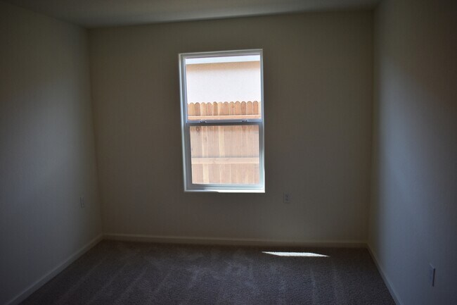 Building Photo - 685 Marshall Ln